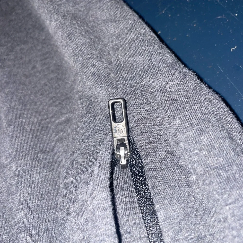 NWOT Lulu Lemon sweat pants. Medium. Tapered at the bottom - Picture 5 of 5